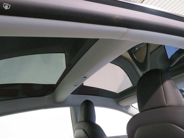Tesla Model 3 11