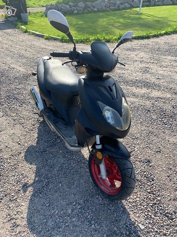 Keeway skootteri, kuva 1