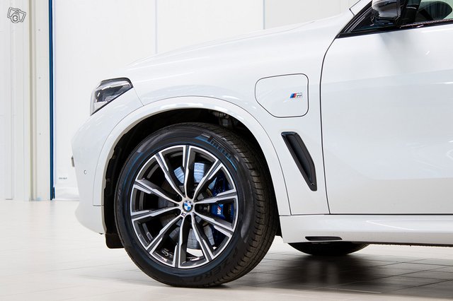 BMW X5 8