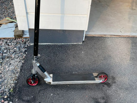 Custom skuutti, Rullaluistelu ja skeittaus, Urheilu ja ulkoilu, Lahti, Tori.fi Custom skuutti, Rullaluistelu ja skeittaus, Urheilu ja ulkoilu, Lahti, Tori.fi