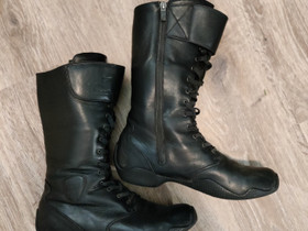 Alpinestars naisten ajokengät koko 40, Ajoasut, kengät ja kypärät, Mototarvikkeet ja varaosat, Muurame, Tori.fi Alpinestars naisten ajokengät koko 40, Ajoasut, kengät ja kypärät, Mototarvikkeet ja varaosat, Muurame, Tori.fi