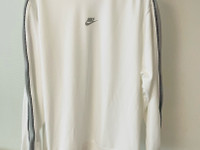 Uusi valkoinen Nike collegepaita / paita