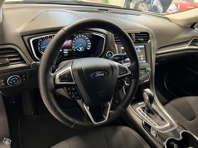 Ford Mondeo 8