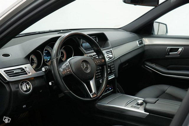 Mercedes-Benz E 8