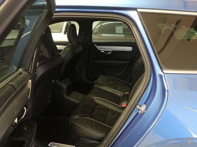 VOLVO V90 6