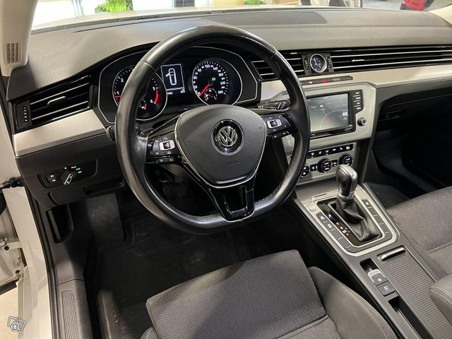 Volkswagen Passat 9