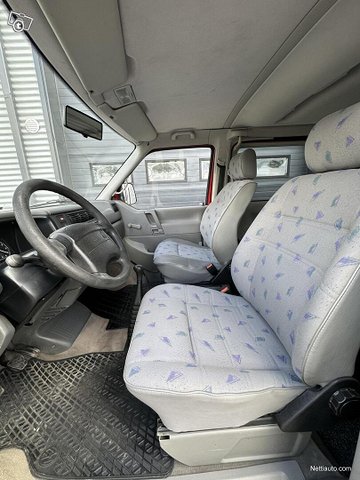 Volkswagen Caravelle 14
