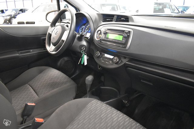 Toyota Yaris 15