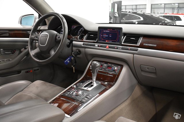 Audi S8 17