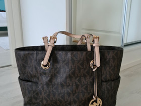 Michael Kors olkalaukku, Laukut ja hatut, Asusteet ja kellot, Hämeenlinna, Tori.fi Michael Kors olkalaukku, Laukut ja hatut, Asusteet ja kellot, Hämeenlinna, Tori.fi