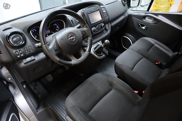 Opel Vivaro 11