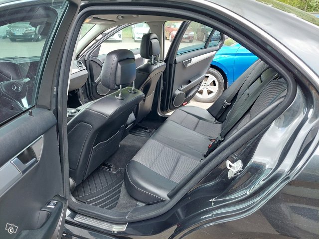 Mercedes-Benz C 9