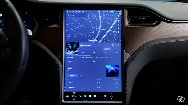 Tesla MODEL X 7