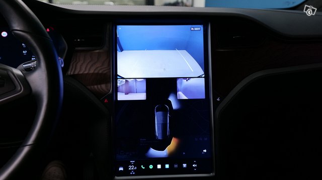 Tesla MODEL X 8