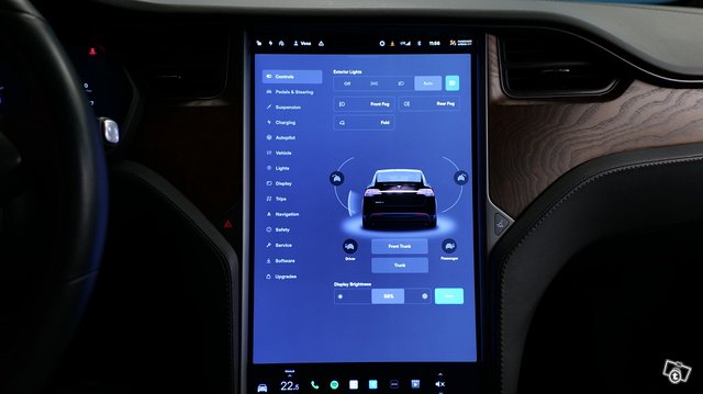 Tesla MODEL X 9