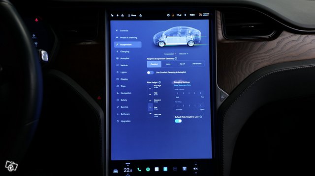 Tesla MODEL X 11