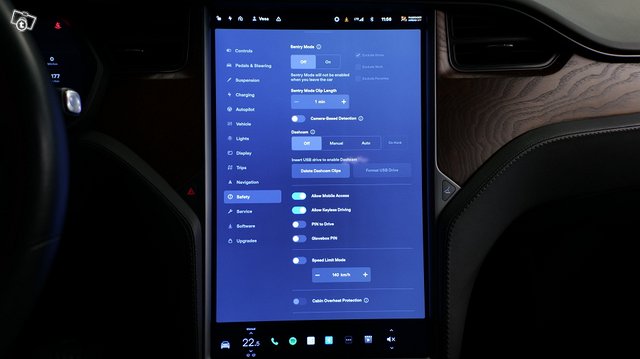 Tesla MODEL X 14