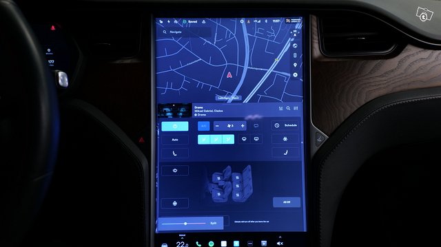 Tesla MODEL X 17
