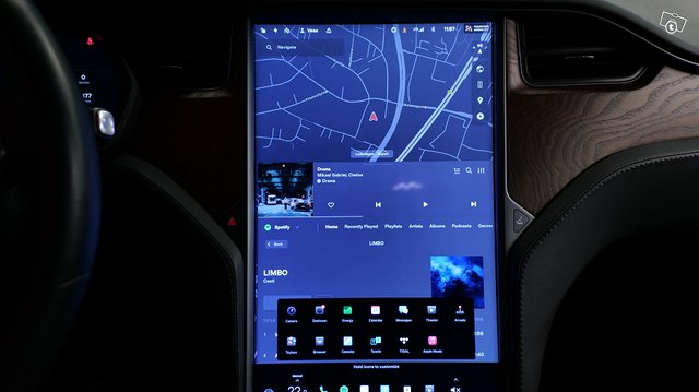 Tesla MODEL X 18