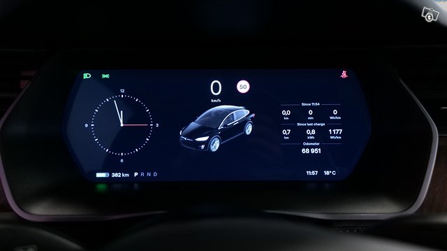 Tesla MODEL X 20