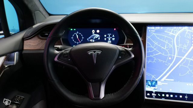 Tesla MODEL X 21
