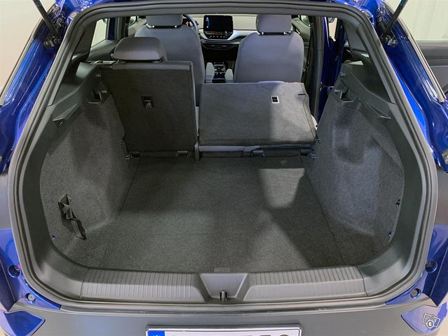 Volkswagen ID.4 8