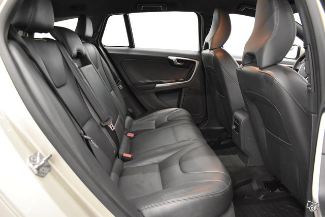 Volvo V60 16
