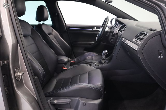 Volkswagen Golf 10