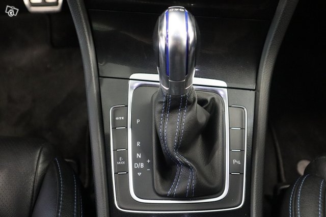 Volkswagen Golf 16