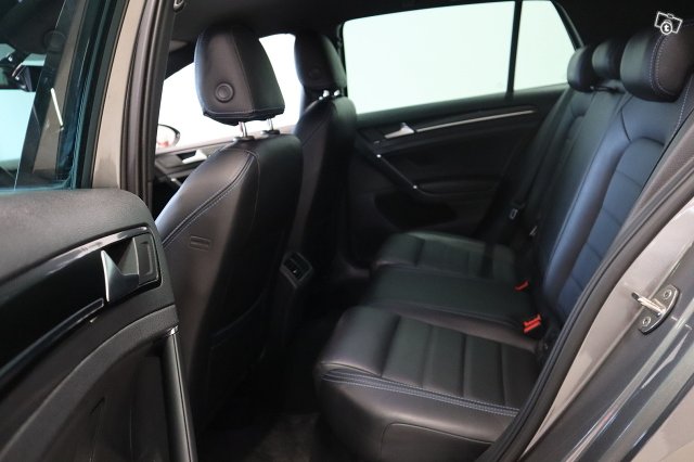 Volkswagen Golf 19