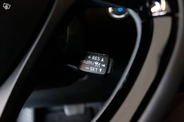 TOYOTA C-HR 19