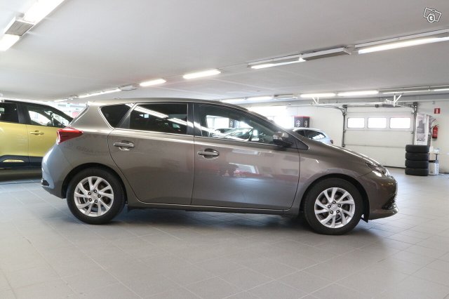 Toyota AURIS 5