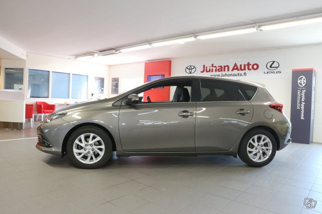Toyota AURIS 6