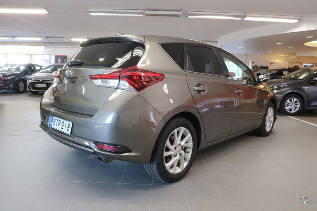 Toyota AURIS 7