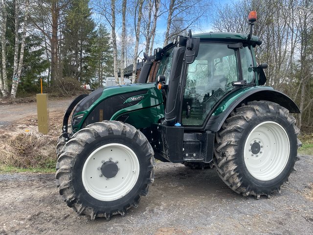 Valtra N114 metsävarustus, kuva 1