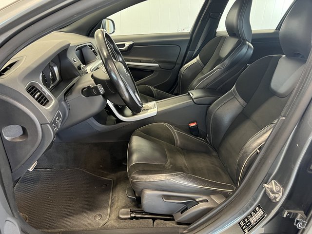 Volvo V60 11