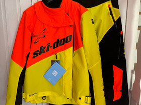 Ski doo race -ajopuku miesten M, uusi, Muu urheilu ja ulkoilu, Urheilu ja ulkoilu, Kittilä, Tori.fi Ski doo race -ajopuku miesten M, uusi, Muu urheilu ja ulkoilu, Urheilu ja ulkoilu, Kittilä, Tori.fi