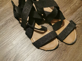 Sandaalit, Lastenvaatteet ja kengät, Siilinjärvi, Tori.fi Sandaalit, Lastenvaatteet ja kengät, Siilinjärvi, Tori.fi