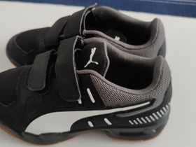 Puma sisäpelikenkä koko 32, Jalkapallo, Urheilu ja ulkoilu, Harjavalta, Tori.fi Puma sisäpelikenkä koko 32, Jalkapallo, Urheilu ja ulkoilu, Harjavalta, Tori.fi