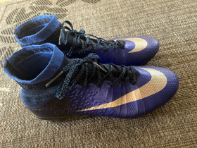 Nike nappikset, Jalkapallo, Urheilu ja ulkoilu, Lahti, Tori.fi Nike nappikset, Jalkapallo, Urheilu ja ulkoilu, Lahti, Tori.fi