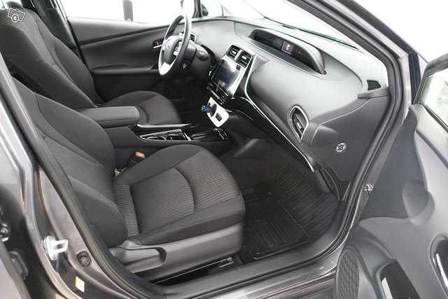Toyota Prius Phev 9