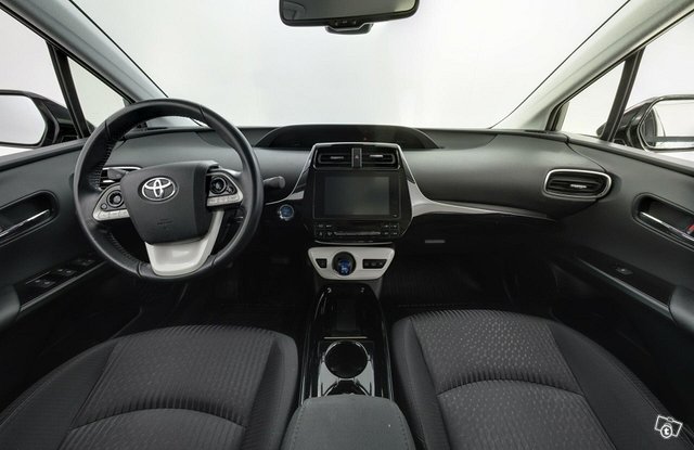 Toyota Prius Phev 11