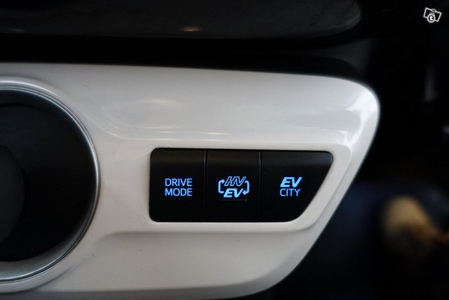 Toyota Prius Phev 13