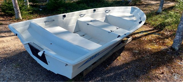 Moottori- / soutuvene Suvi 3900 MV, hyväkuntoinen, kuva 1
