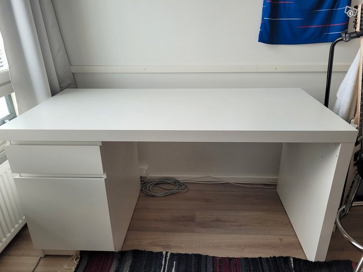 Ikea Malm työpöytä, Pöydät ja t...