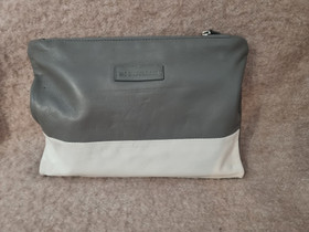 Emporio Armani nahkapussukka, Laukut ja hatut, Asusteet ja kellot, Kaarina, Tori.fi Emporio Armani nahkapussukka, Laukut ja hatut, Asusteet ja kellot, Kaarina, Tori.fi