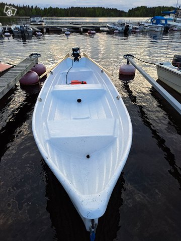 Soutuvene lohi 510 ja yamaha 4hv, kuva 1