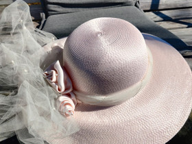 Hattu lierihattu hellehattu juhlahattu, Laukut ja hatut, Asusteet ja kellot, Naantali, Tori.fi Hattu lierihattu hellehattu juhlahattu, Laukut ja hatut, Asusteet ja kellot, Naantali, Tori.fi