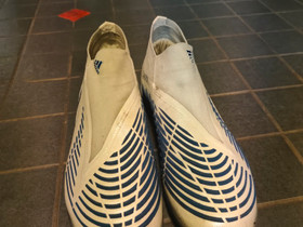 Adidas Predator bounce, Jalkapallo, Urheilu ja ulkoilu, Laukaa, Tori.fi Adidas Predator bounce, Jalkapallo, Urheilu ja ulkoilu, Laukaa, Tori.fi