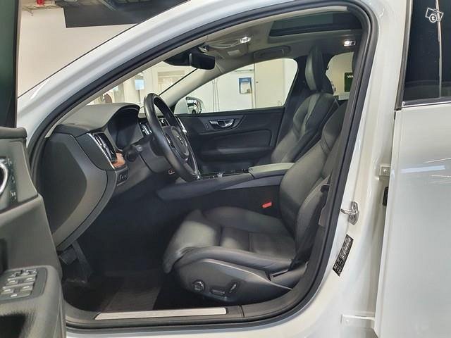 VOLVO V60 9